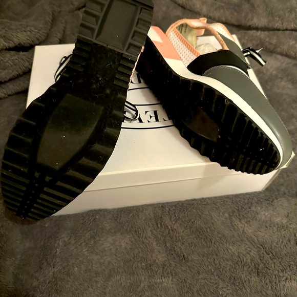 Steve Madden Shoes - Steve Madden Sneakers